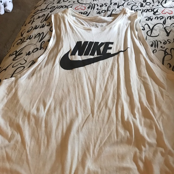Nike tank top large - Picture 2 of 3